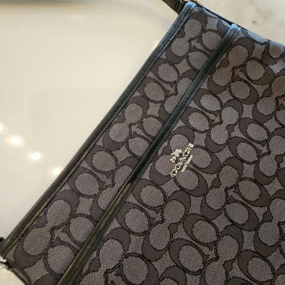 Storypatch Coach! COLLECTIBLE..Canvas Monogram Crossbody..Nearly new condition! - Picture 12 of 14